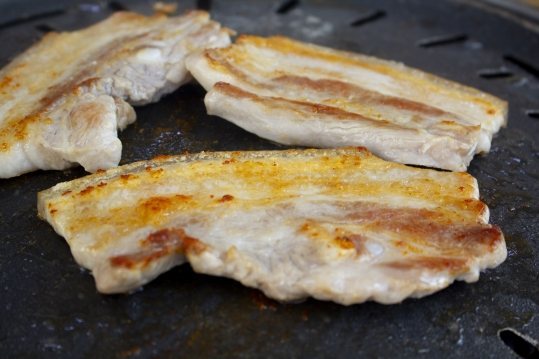 노릇하게 구운 삼겹살